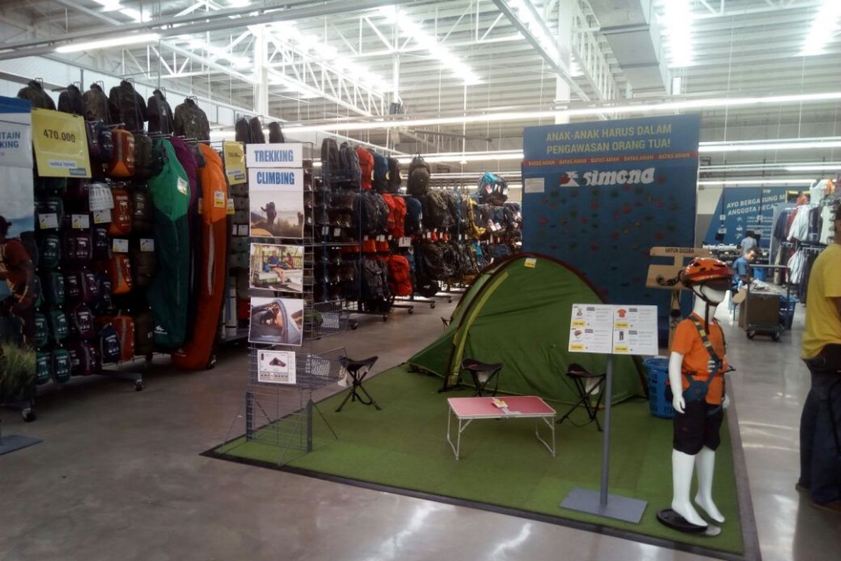 Gerai Decathlon di Summarecon Bekasi, Jawa Barat.