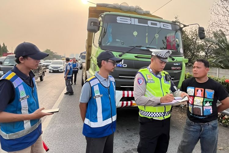 87 Kendaraan Ditindak Imbas Parkir di Bahu Jalan Tol Jakarta-Tangerang