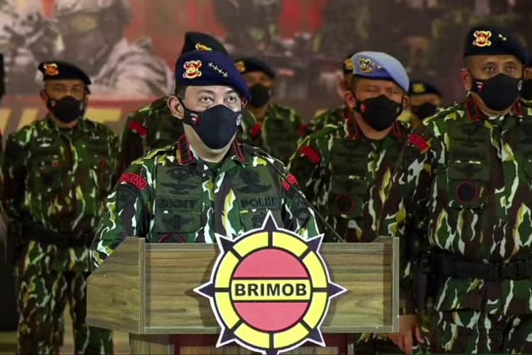 Kapolri Jenderal Pol Listyo Sigit Prabowo saat memberikan amanat dalam perayaan hari ulang tahun (HUT) ke-76 Brimob di  Mako Korps Brimob di Depok, Jawa Barat, Minggu (14/11/2021).