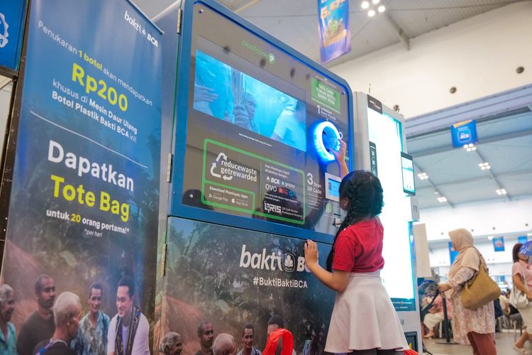 Inovasi BCA Percepat Pengurangan Sampah Plastik Lewat Mesin Daur Ulang di BCA Expo 2024