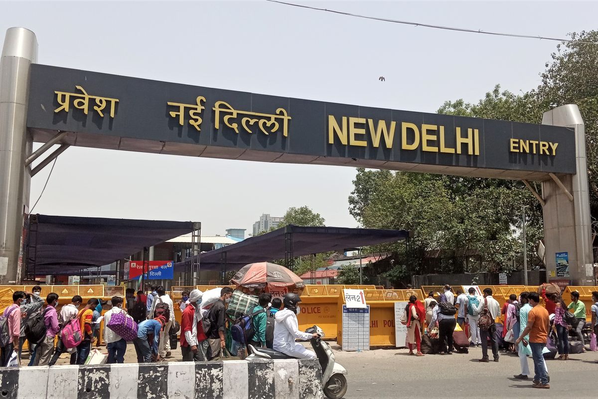 Ilustrasi Stasiun Kereta Api New Delhi di India. India dinilai sukses jadi pemain utama EBT global. Indonesia bisa meniru strategi target EBT, industri surya, dan konsistensi kebijakan ini.