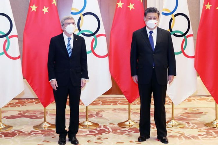 Presiden China Xi Jingping bertemu dengan Ketua IOC Thomas Bach membahas rencana penyelenggaraan Olimpiade Beijing, Selasa (25/1/2022).