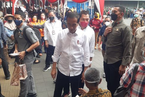 Presiden Jokowi Lanjutkan Kunjungan ke Pasar Gede Solo, Warga: Pak Jokowi!