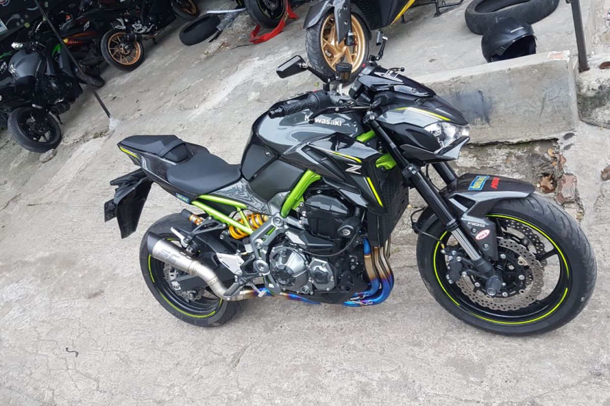 Kawasaki Z900 milik Agung Budhy Hambaka