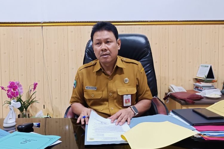 Kepala Dinas Pendidikan Kabupaten Magetan, Suwata. Program bantuan perangkat digital Chromebook untuk sekolah di Kabupaten Magetan berjalan sejak tahun 2021 dan 2022.