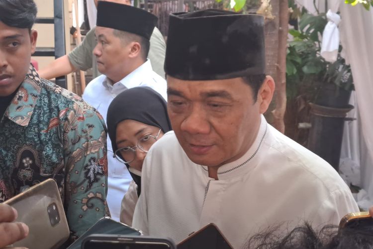 Ketua DPP Partai Gerindra Ahmad Riza Patria saat ditemui di rumah Wamenaker Afriansyah Noor, Jakarta Selatan, Minggu (8/10/2023). 