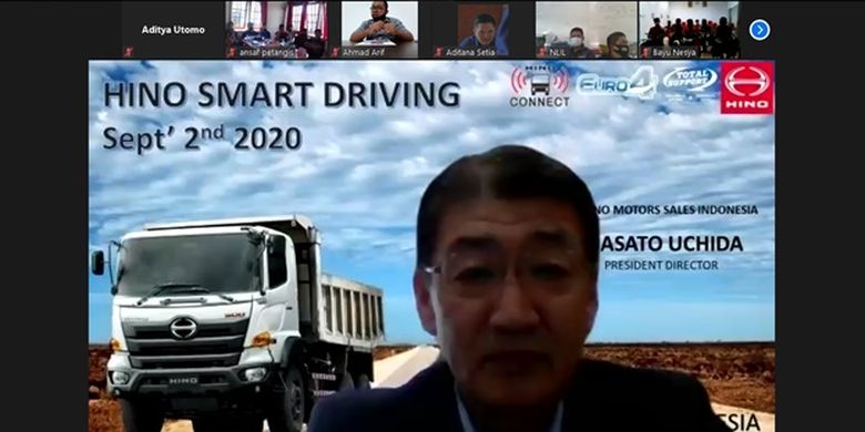 Pelatihan berkendara secara virtual dilakukan oleh Hino kepada para sopir truk.