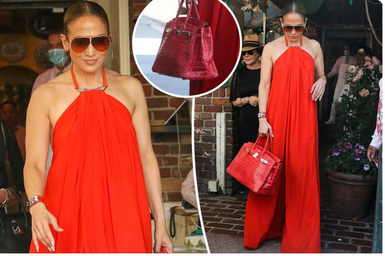 Jennifer Lopez dengan salah satu koleksi tas Hermes Birkin nya
