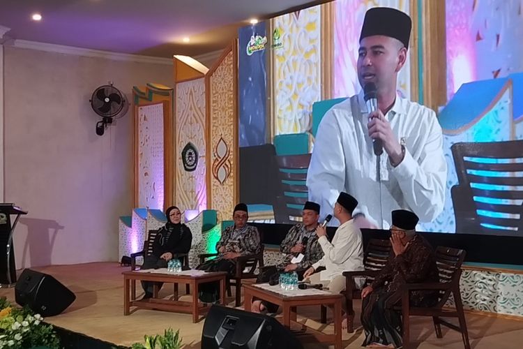 Utusan Khusus Presiden Bidang Pembinaan Generasi Muda dan Pekerja Seni Raffi Ahmad saat menjadi salah satu pembicara di Muhalaqoh Gerakan Nasional Ayo Mondok di Pesantren Al-Amin Ngasinan, Kota Kediri, Jawa Timur, Rabu (28/5/2025).