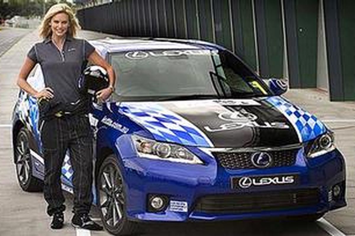 Lexus CT200h, mobil hibrida pertama yang dibalapkan secara global