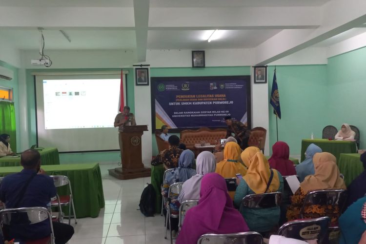 Para pelaku Usaha Mikro Kecil Menengah (UMKM) di Kabupaten Purworejo, Jawa Tengah diberikan pelatihan dan fasilitasi sertifikasi halal gratis di ruang seminar Universitas Muhammadiyah Purworejo (UMP), Senin (5/9/2022).