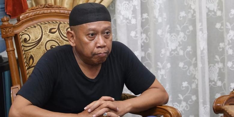 Tukul Arwana berduka atas meninggalnya sang istri, HJ Susianti. Saat ini jenazah wanita yang akrab disapa Susi Similikiti itu disemayamkan di kediamannya di Jalan Haji Jian, Cipete Utara, Kebayoran Baru, Jakarta Selatan, Selasa (23/8/2016).