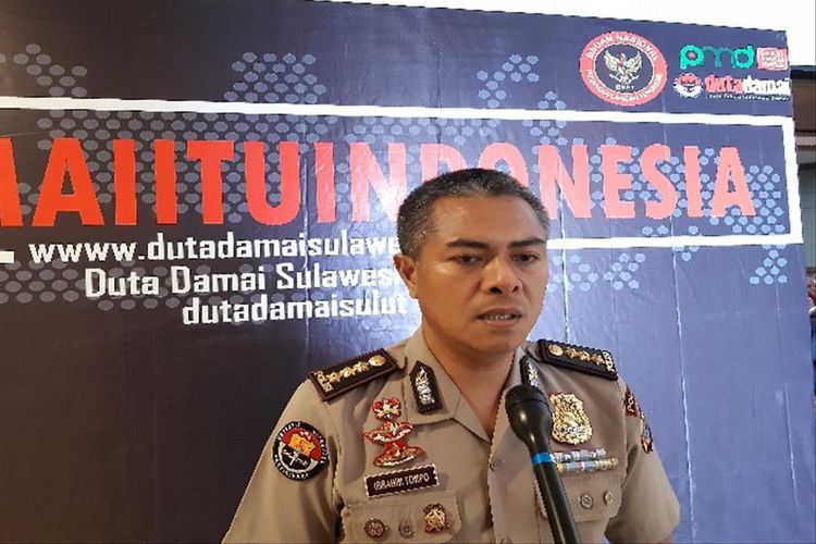 Kabid Humas Polda Sulut, Kombes Pol Ibrahim Tompo saat diwawancara, Sabtu (27/7/2019).