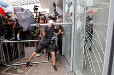 Berusaha Masuk Gedung Legislatif Hong Kong, Pengunjuk Rasa Pecahkan Kaca