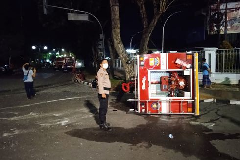 Kebakaran Rumah Dinas Wagub Jambi Diwarnai Tabrakan 2 Mobil Damkar, 3 Petugas Luka 