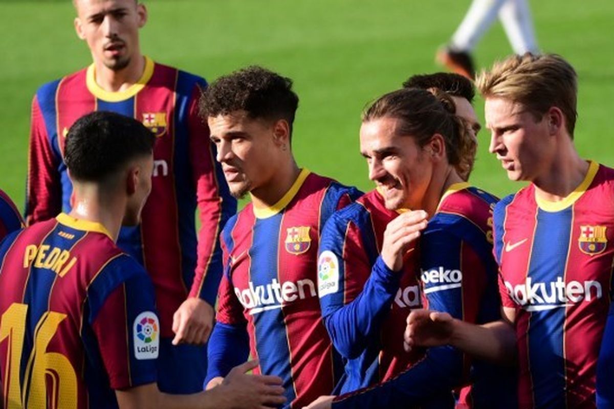 Skuad Barcelona saat merayakan gol ke gawang Osasuna pada laga lanjutan pekan ke-11 Liga Spanyol di Stadion Camp Nou, Minggu (29/11/2020) malam WIB.