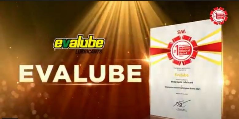 Evalube berhasil meraih pengahragaan Indonesia Original Brand (IOB) kategori oli motor