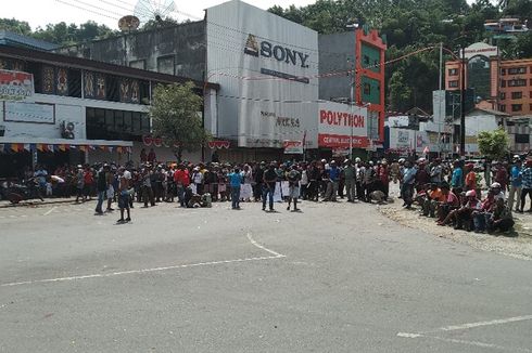 Massa Turun ke Jalan, Aktivitas Pertokoan di Jayapura Lumpuh