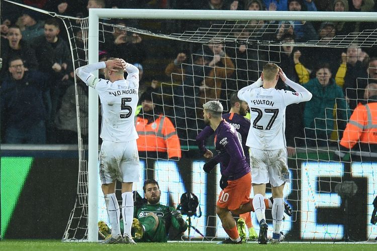 Sergio Aguero merayakan gol timnya pada pertandingan Swansea City vs Manchester City dalam perempat final Piala FA di Stadion Liberty, 16 Maret 2019. 