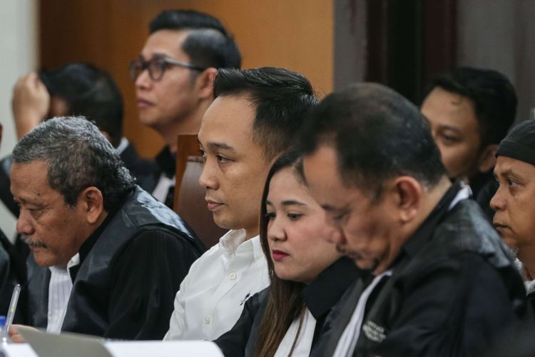 Terdakwa kasus pembunuhan berencana terhadap Nofriansyah Yosua Hutabarat atau Brigadir J, Ricky Rizal menjalani sidang di Pengadilan Negeri Jakarta Selatan, Rabu (2/11/2022). Sebanyak 12 orang saksi termasuk orangtua Brigadir J dihadirkan Jaksa Penuntut Umum (JPU).