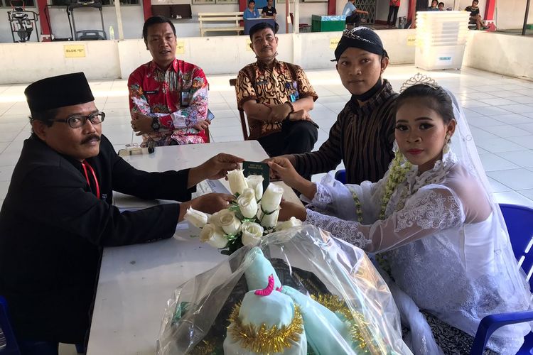 Saat Alfin dan Oneng Dinikahkan di Dalam Lapas Semarang. Sabtu (11/6/202)
