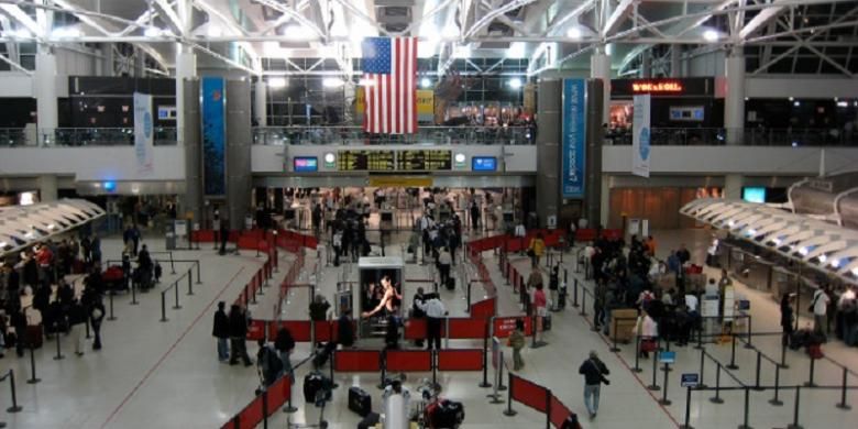 Antrean imigrasi di Bandara John F Kennedy, New York