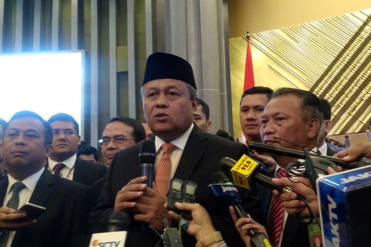 Gubernur Bank Indonesia Perry Warjiyo usai dilantik di gedung Mahkamah Agung, Jakarta, Kamis (24/5/2018).