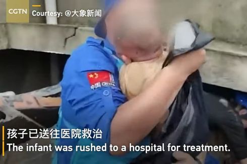 Video Viral Penyelamatan Bayi Tertimbun Reruntuhan Selama 24 Jam Saat Banjir di China