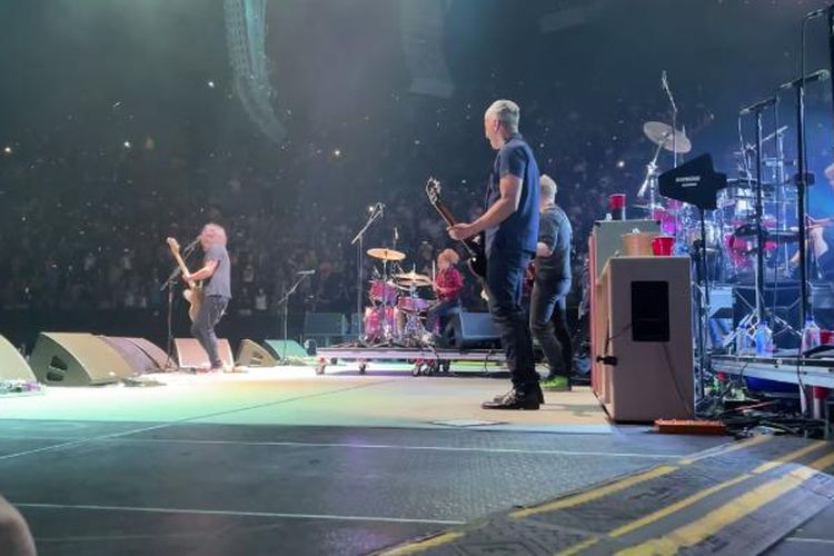 Konser Foo Fighters dengan Nandi Bushell sebagai drummer