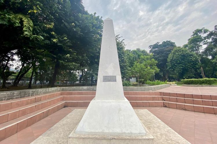 Tugu Peringatan Satoe Tahoen Repoeblik Indonesia di Taman Proklamator atau Taman Proklamasi, Jakarta Pusat. 