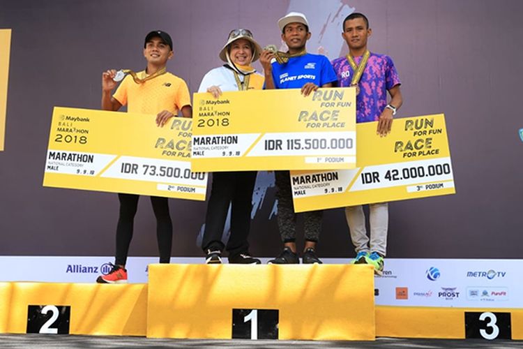 Hamdan Syafril Sayuti keluar sebagai juara di kategori Male National Full Marathon Maybank Bali Marathon 2018. (Maybank Indonesia)