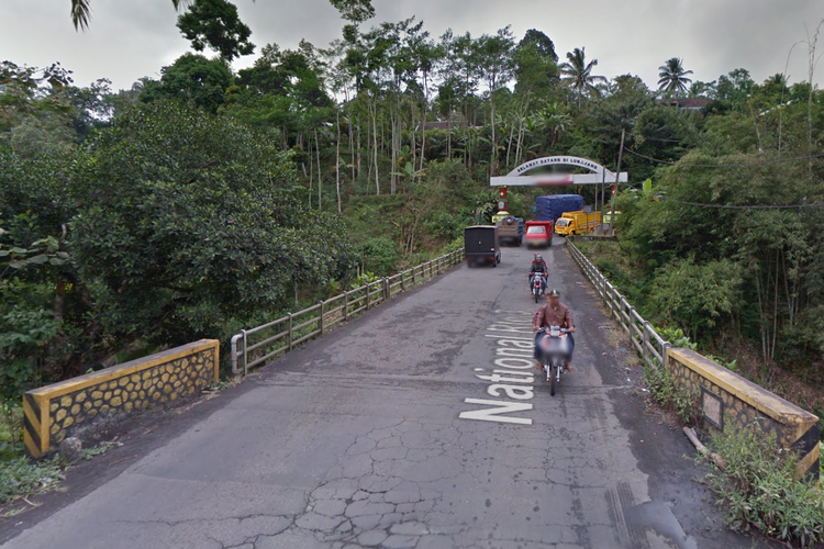 Jembatan di Perbatasan Malang-Lumajang Sebelum Putus Diterjang Lahar Hujan Semeru.
