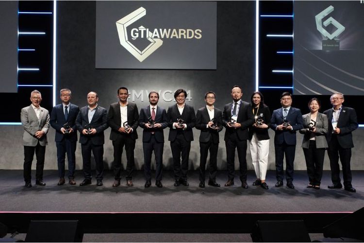 Telkomsel kembali meraih penghargaan GTI Awards 2024 untuk kategori ?Innovative 5G Service and Application? melalui use case 5G Telesurgery Robotic pertama di Indonesia. Inisiatif ini dinilai berhasil dalam menghadirkan layanan dan solusi inovatif dengan memaksimalkan pemanfaatan jaringan broadband terkini 5G bagi pelanggan dan industri.