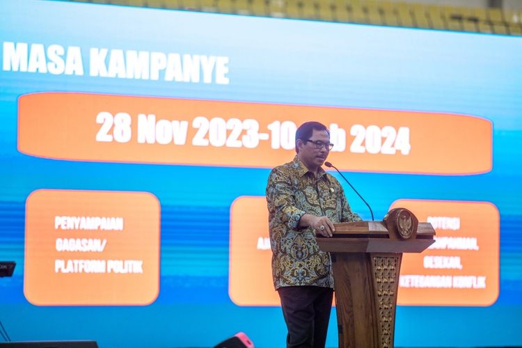 Pj Gubernur Jateng Nana Sudjana usai acara deklarasi pemilu damai di GOR Jatidiri, Semarang, Minggu, (26/11/2023).
