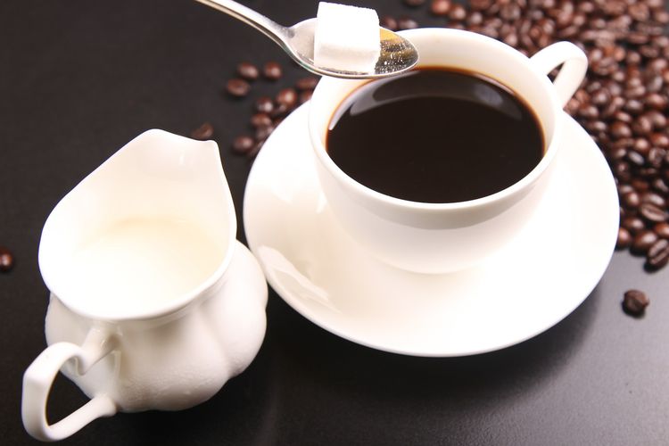 Meski bisa digunakan menurunkan risiko stroke, namun jangan mengonsumsi kopi secara berlebihan. Kafein pada kopi, jika dikonsumsi berlebihan dapat berakibat buruk bagi kesehatan.