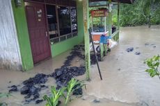 Saat Banjir Bawa Tumpukan Batu Bara ke Halaman Rumah di Samarinda