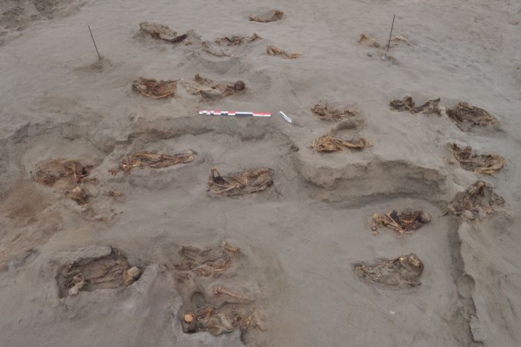 Kuburan massal anak di situs Huanchaquito-Las Llamas terletak dekat Chan Chan, ibu kota Chimu, Peru. (Jurnal Plos One)