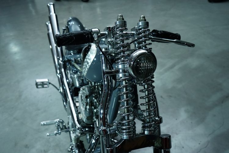 Motor custom Suzuki Thunder 250 bergaya chopper garapan Spring Legacy