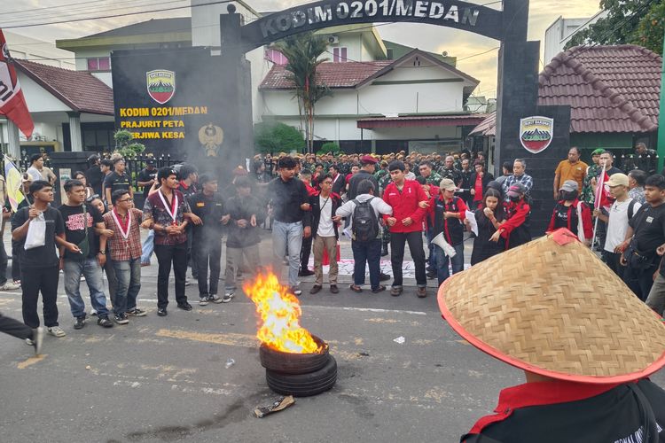 Mahasiswa Medan Demo Kodim, TNI Tegaskan Kantor Militer Bukan Tempat Orasi