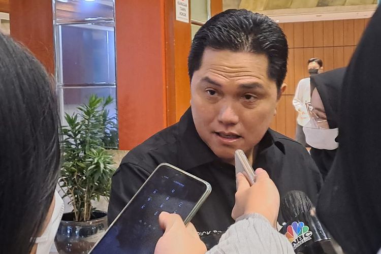 Menteri Badan Usaha Milik Negara (BUMN) Erick Thohir saat ditemui di Gedung DPR, Senayan, Jakarta Pusat, Senin (5/12/2022). Erick Thohir siapkan aturan blacklist komisaris dan direksi BUMN yang terlibat kasus hukum.