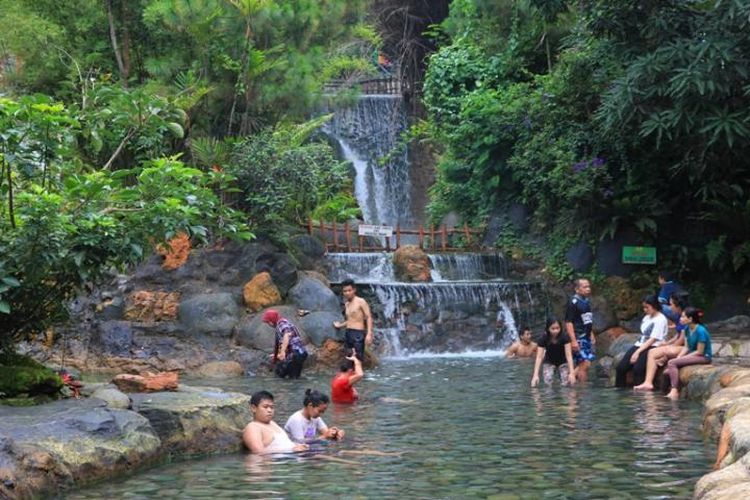 Sari Ater Hot Spring Resort atau wisata pemandian air panas Ciater, Subang