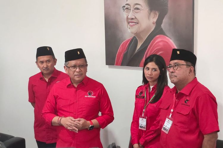 Sekretaris Jenderal PDI-P Hasto Kristiyanto ditemui di Kantor DPD PDI-P Provinsi Banten, Minggu (10/9/2023).