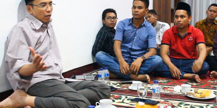 Gubernur NTB Muhammad Zainul Majdi atau Tuan Guru Bajang (TGB) memberikan klarifikasi terkait pemeriksaannya oleh KPK. TGB bicara kepada wartawan di Pendopo Gubernur, Minggu malam (27/5/2018).