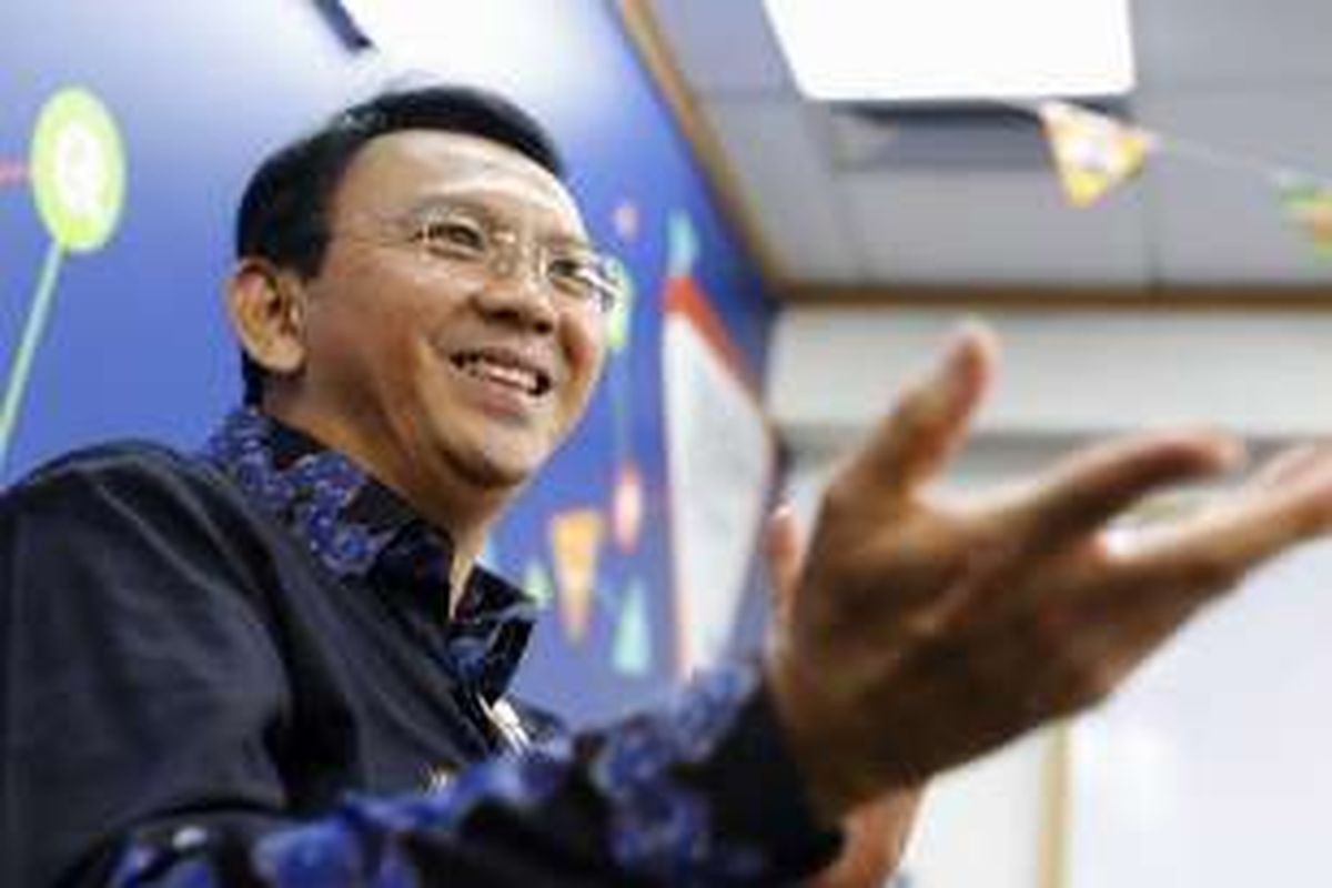 Gubernur DKI Jakarta Basuki Tjahaja Purnama saat berbincang dengan Kompas.com di Gedung Kompas Gramedia, Palmerah Selatan, Jakarta Pusat, Selasa (8/11/2016). Bareskrim Polri menetapkan Ahok sebagai tersangka dalam kasus dugaan penistaan agama, Rabu 16 November 2016.