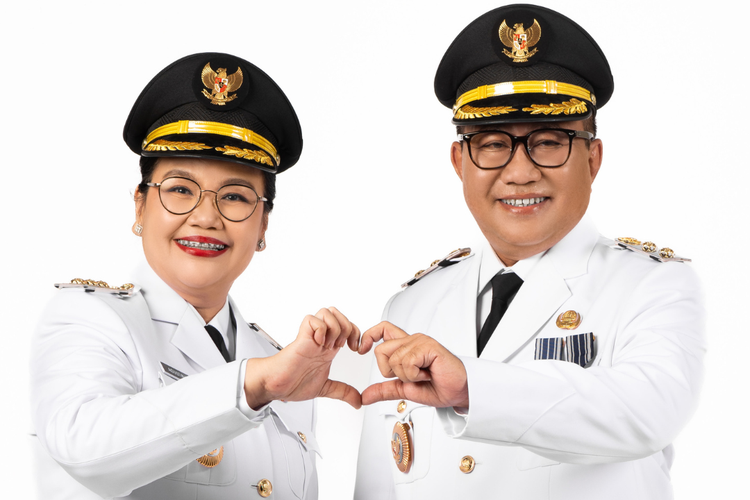 Agustina Wilujeng Pramestuti dan Iswar Aminuddin (Agustin-Iswar) resmi dilantik menjadi Wali Kota (Walkot) dan Wakil Wali Kota (Wawalkot) Semarang periode 2025-2030 oleh Presiden Prabowo di Istana Presiden, Kamis (20/2/2025). 
