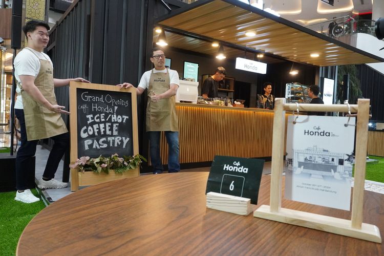 Suasana Cafe Honda di salah satu mall di Bandung. 