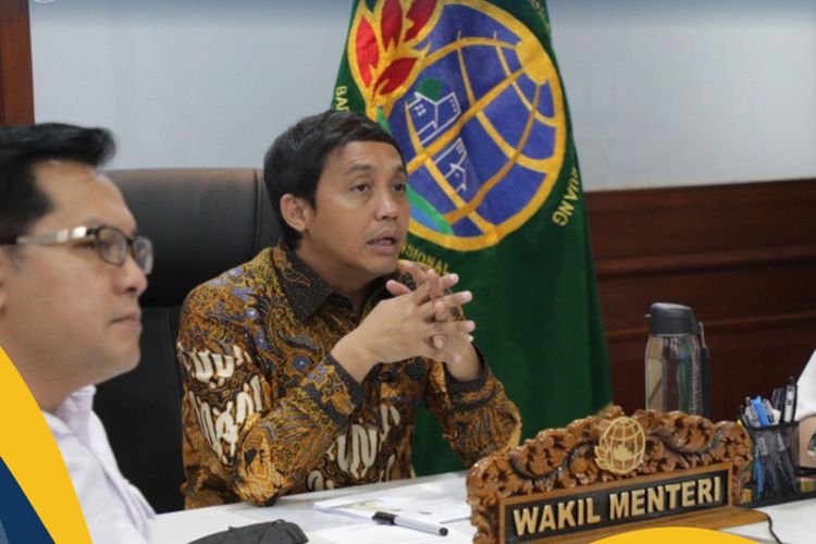 Wakil Menteri (Wamen) ATR/Wakil Kepala (Waka) BPN, Raja Juli Antoni dalam Rapat Lanjutan Penyusunan Kebutuhan Pelatihan Bidang Agraria/Pertanahan dan Tata Ruang bagi Hakim secara daring pada Selasa (21/05/2024).