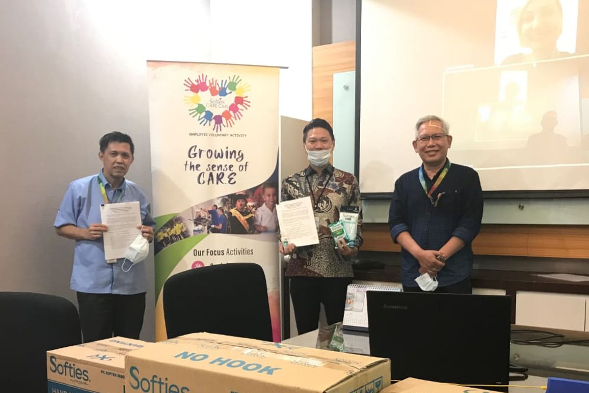 Penandatanganan MoU pembangunan sekolah antara Happy Hearts Indonesia dengan PT Softex Indonesia di Jakarta (11/6/2020.
