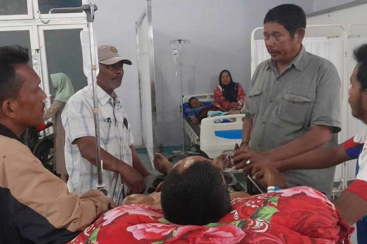 Mukhtaruddin, korban diinjak gajah saat dirawat di Rumah Sakit Umum Cut Meutia (RSUCM) Aceh Utara, Jumat (13/10/2023)