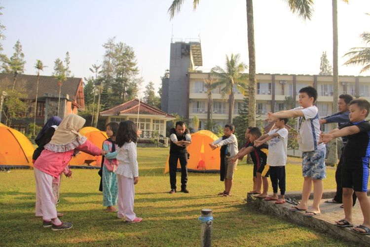 Suasana keseruan saat sejumlah anak-anak mengikuti program Safari Kids Camp di Royal Safari Garden, Puncak, Bogor, Jawa Barat.